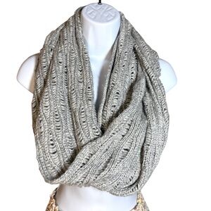 Calvin Klein Elegant Gray Knit Infinity Scarf